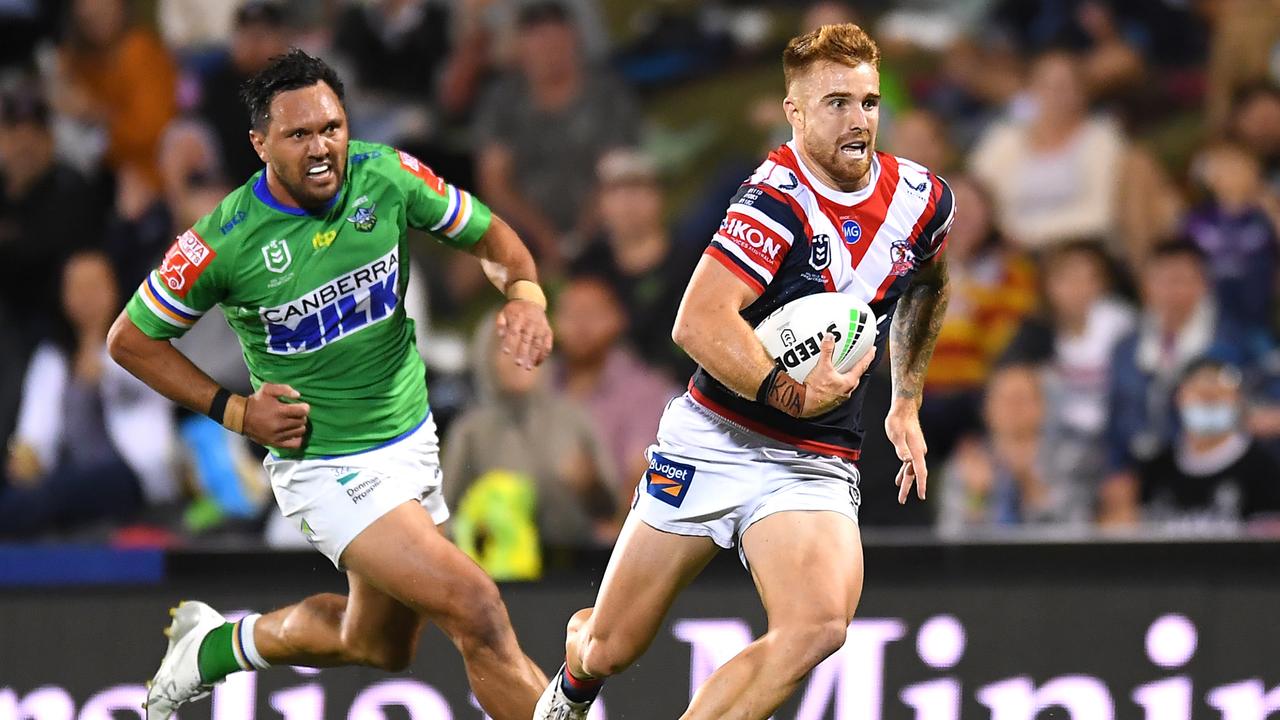MACKAY, AUSTRALIA - SEPTEMBER 02: Adam Keighran of the Roosters makes a break before scoring a try during the round 25 NRL match between the Canberra Raiders and the Sydney Roosters at BB Print Stadium, on September 02, 2021, in Mackay, Australia. (Photo by Albert Perez/Getty Images)