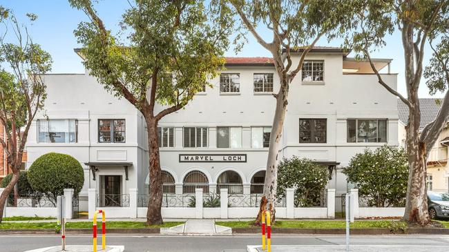 The Botany St property had 10 registered bidders.