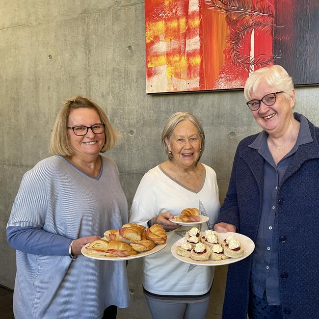 Volunteer guides from the Bendigo Art Gallery shared morning tea: Leonie Stead, Pauline Dowker and group secretary Janet Chisholm: Julieanne Strachan