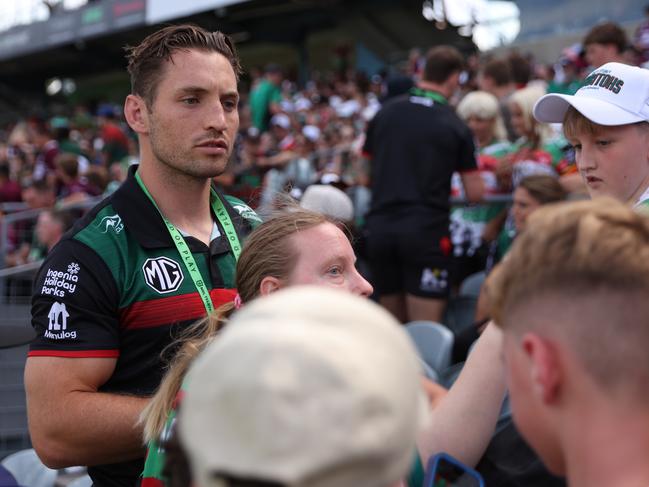 GOSFORD, AUSTRALIA - FEBRUARY 15: Cameron Murray of the Rabbitohs signs autographs for fans during the 2025 NRL Pre-Season Challenge match between South Sydney Rabbitohs and Manly Sea Eagles at Industree Group Stadium on February 15, 2025 in Gosford, Australia. (Photo by Scott Gardiner/Getty Images)