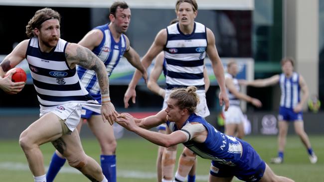 Jed Anderson attempts a tackle on Geelong’s Zach Tuohy.