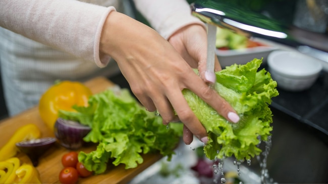 Unfortunately, unlike a dirty bag of lettuce leaves, rinsing the surface of your raw chicken in the kitchen sink won’t rid the item of harmful pathogens. Image: Pexels