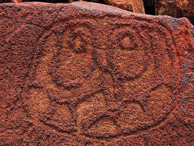 An archaic face in “classic” negative petroglyph style. Picture from book 'Burrup Rock Art: Ancient Aboriginal Rock Art of Burrup Peninsula and Dampier Archipelago' by Mike Donaldson.