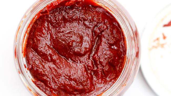 Many chefs prefer using only tomato paste.