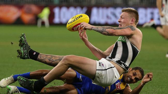 Jordan De Goey handballs under pressure. Picture: Getty Images