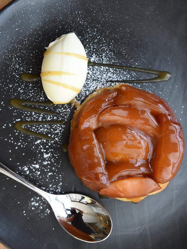 Tarte tatin.