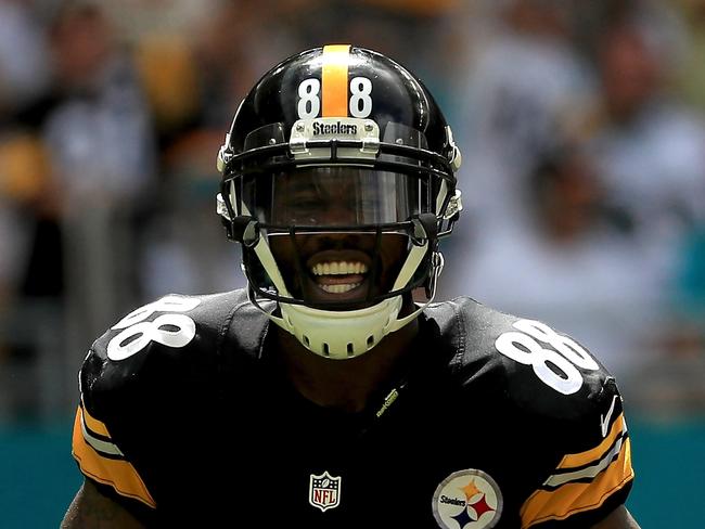 MIAMI GARDENS, FL - OCTOBER 16: Darrius Heyward-Bey #88 of the Pittsburgh Steelers celebrates a touchdown during a game against the Miami Dolphins on October 16, 2016 in Miami Gardens, Florida. Mike Ehrmann/Getty Images/AFP == FOR NEWSPAPERS, INTERNET, TELCOS & TELEVISION USE ONLY ==