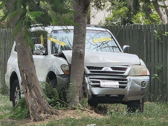 Car smashes into tree on quiet residential street