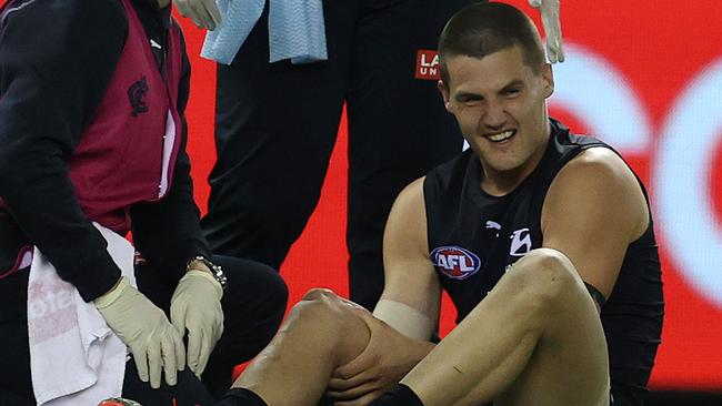 Nic Newman of the Blues holds his injured knee. Picture: Michael Klein