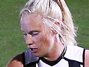 MELBOURNE, AUSTRALIA - FEBRUARY 02:  Sarah D'Arcy of the Magpies gets reported during the round one AFLW match between the Carlton Blues and the Collingwood Magpies at Ikon Park on February 2, 2018 in Melbourne, Australia.  (Photo by Michael Dodge/Getty Images)