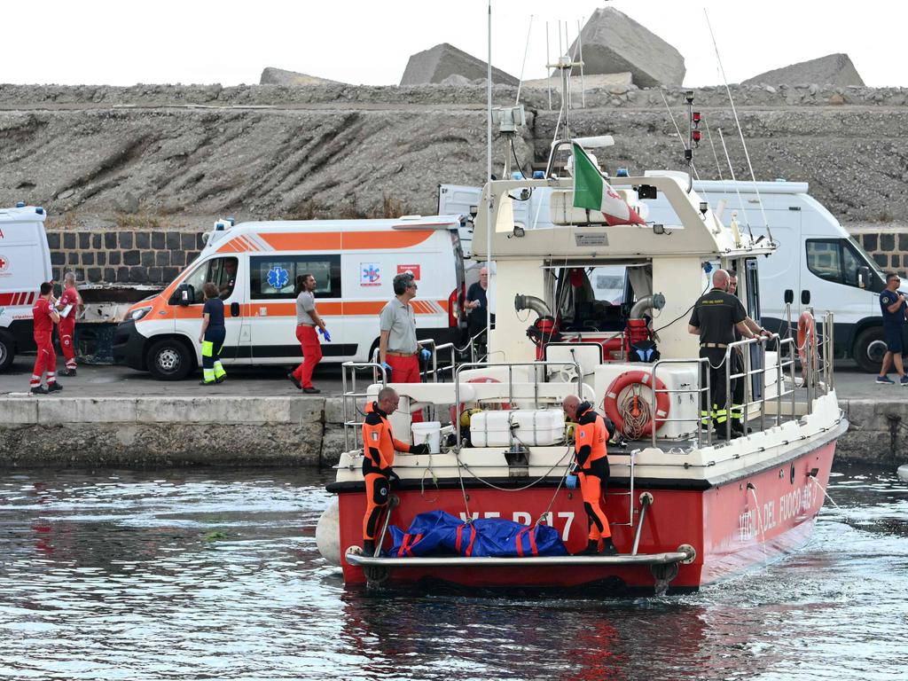 Divers of the Vigili del Fuoco, the Italian Corps. of Firefighters arrive in Porticello harbour near Palermo, with a body bag. (Photo by Alberto PIZZOLI / AFP)