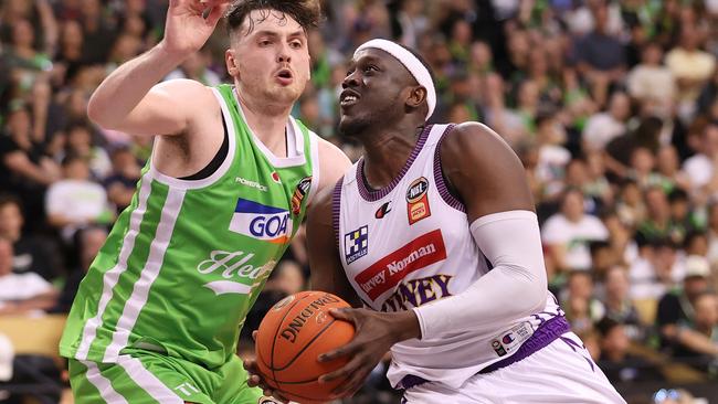 MELBOURNE, AUSTRALIA - JANUARY 22: Kouat Noi of the Kings drives to the basket during the round 17 NBL match between South East Melbourne Phoenix and Sydney Kings at State Basketball Centre, on January 22, 2025, in Melbourne, Australia. (Photo by Kelly Defina/Getty Images)