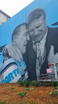 Sharks legends help unveil grand final mural