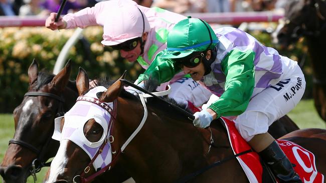 Frankie Dettori and Max Dynamite shadow Prince Of Penzance and Michelle Payne late in last year’s Melbourne Cup but to no avail. Picture: George Salpigtidis