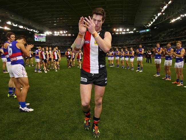 The Western Bulldogs formed a guard of honour for retiring St Kilda veteran Lenny Hayes.