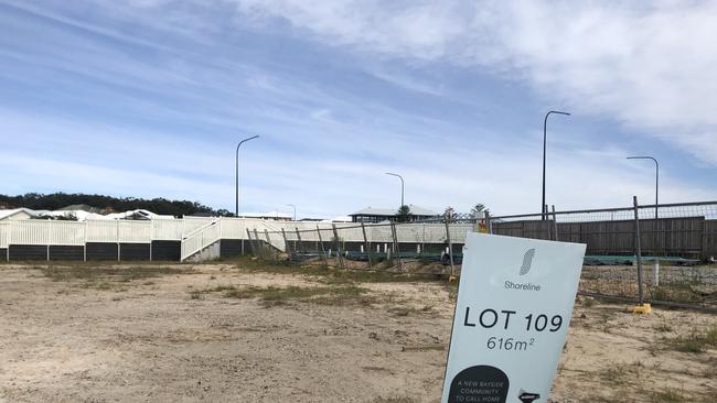 The developer of one of the largest housing estates in southeast Queensland has denied claims of halting land releases and financial difficulties, after builders expressed concerns. Lendlease and its affiliates Fox and Bell and Fiteni Homes, have all said there were no financial issues or delays at the 3500-lot Shoreline housing project at Redland Bay.