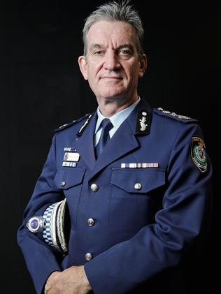 NSW Police Commissioner Andrew Scipione announces he will retire