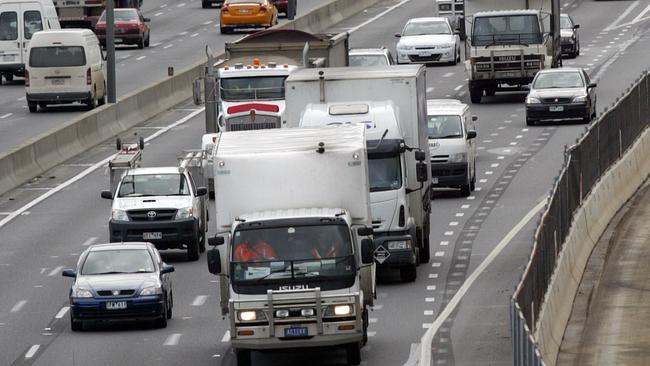 Trucks will be permanently banned from the right-hand lane on the Monash Freeway.