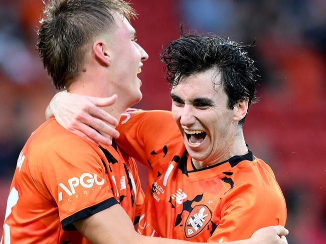 BRISBANE, AUSTRALIA - FEBRUARY 10: Thomas Waddingham of the Roar celebrates with team mate Henry Hore after scoring a goal during the A-League Men round 16 match between Brisbane Roar and Melbourne City at Suncorp Stadium, on February 10, 2024, in Brisbane, Australia. (Photo by Bradley Kanaris/Getty Images)