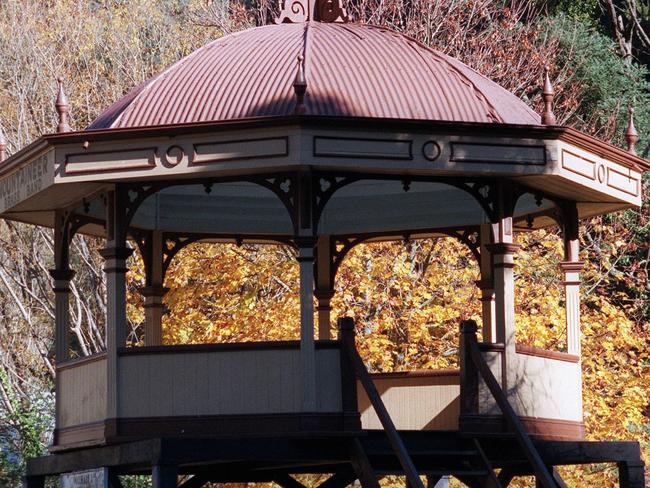 MAY, 1999 : Bandstand in Walhalla, 05/99. Pic Bill McAuley.Victoria / TownTravel