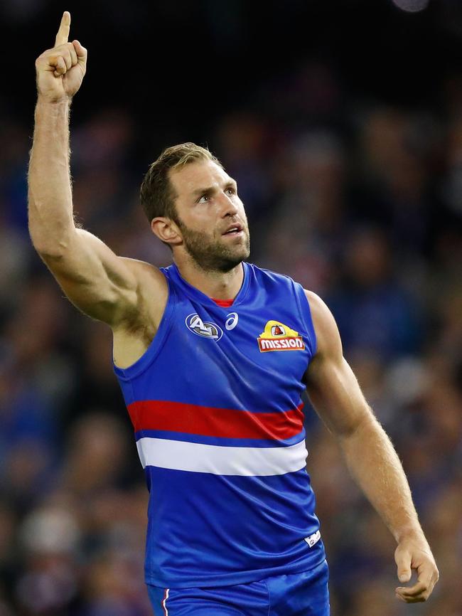 Travis Cloke in action for the Bulldogs.