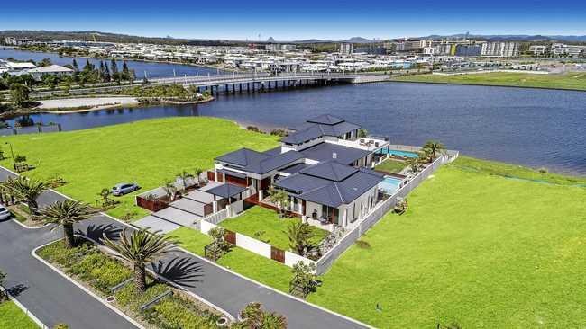 A picturesque success story. 5 Entrance Island, Bokarina.