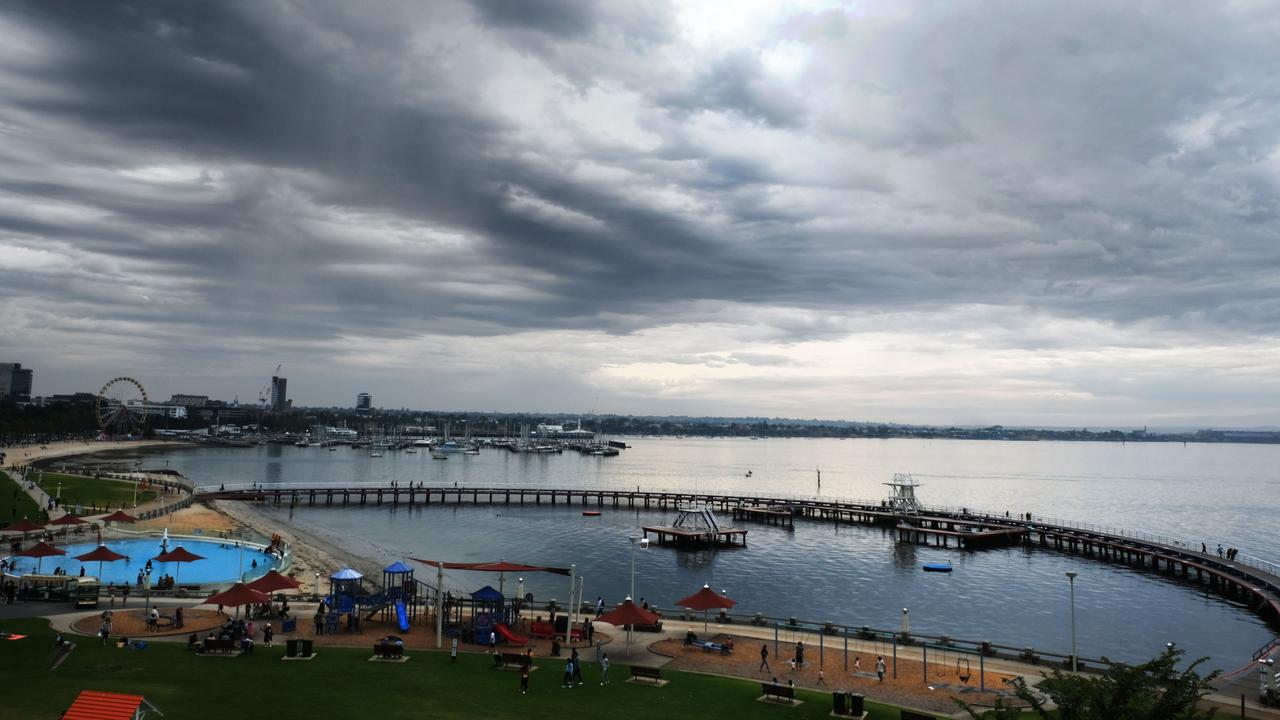 Man found dead in water at Eastern Beach Geelong | Geelong Advertiser