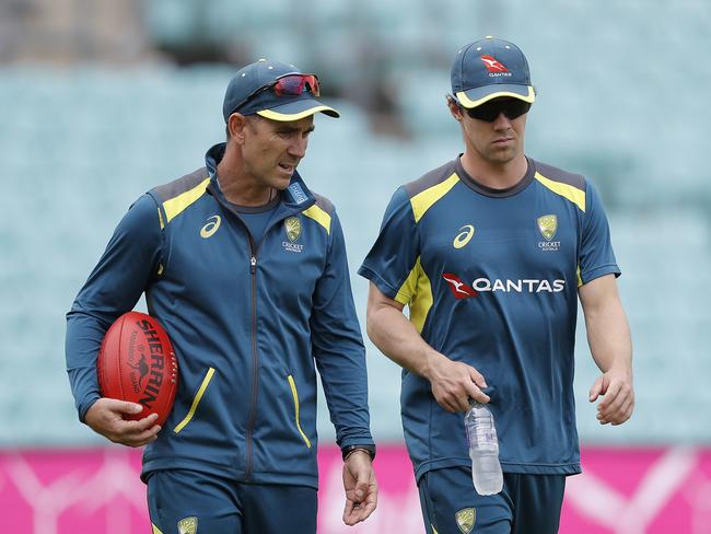 LONDON, ENGLAND - SEPTEMBER 11: Travis Head of Australia speaks with Justin Langer, coach of Australia,  during the Australia Net Session at The Kia Oval on September 11, 2019 in London, England. (Photo by Ryan Pierse/Getty Images)