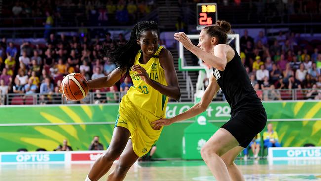 Ezi Magbegor runs past New Zealand’s Antonia Edmondson at the 2018 Comm Games in Brisbane. Picture: Tracey Nearmy