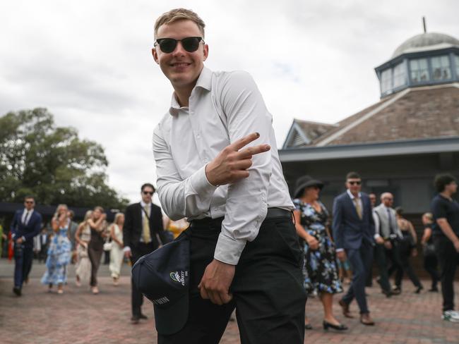 Racegoers enter prior to Sydney Racing