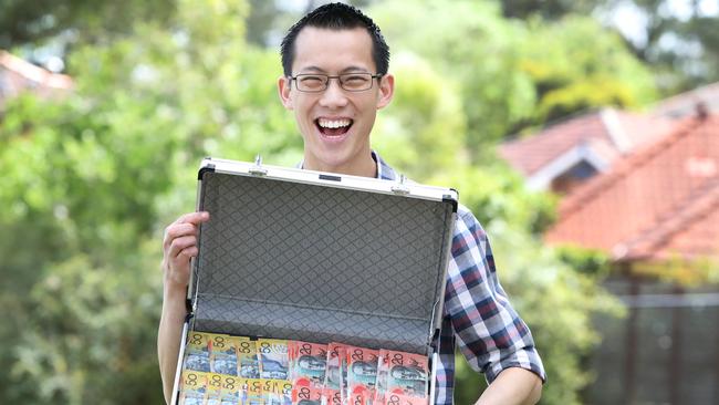 Eddie Woo as the host of Teenage Boss.