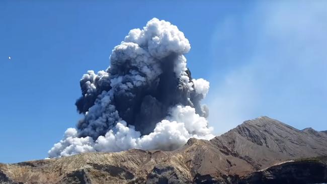 Footage taken by a Brazilian tourist Allessandro Kauffmann minutes before the White Island volcano erupted.