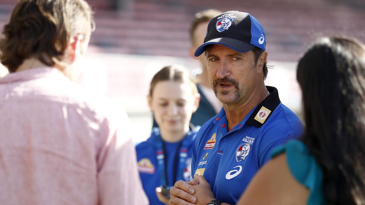 Luke Beveridge, Senior Coach of the Bulldogs. Picture: Darrian Traynor/Getty Images)