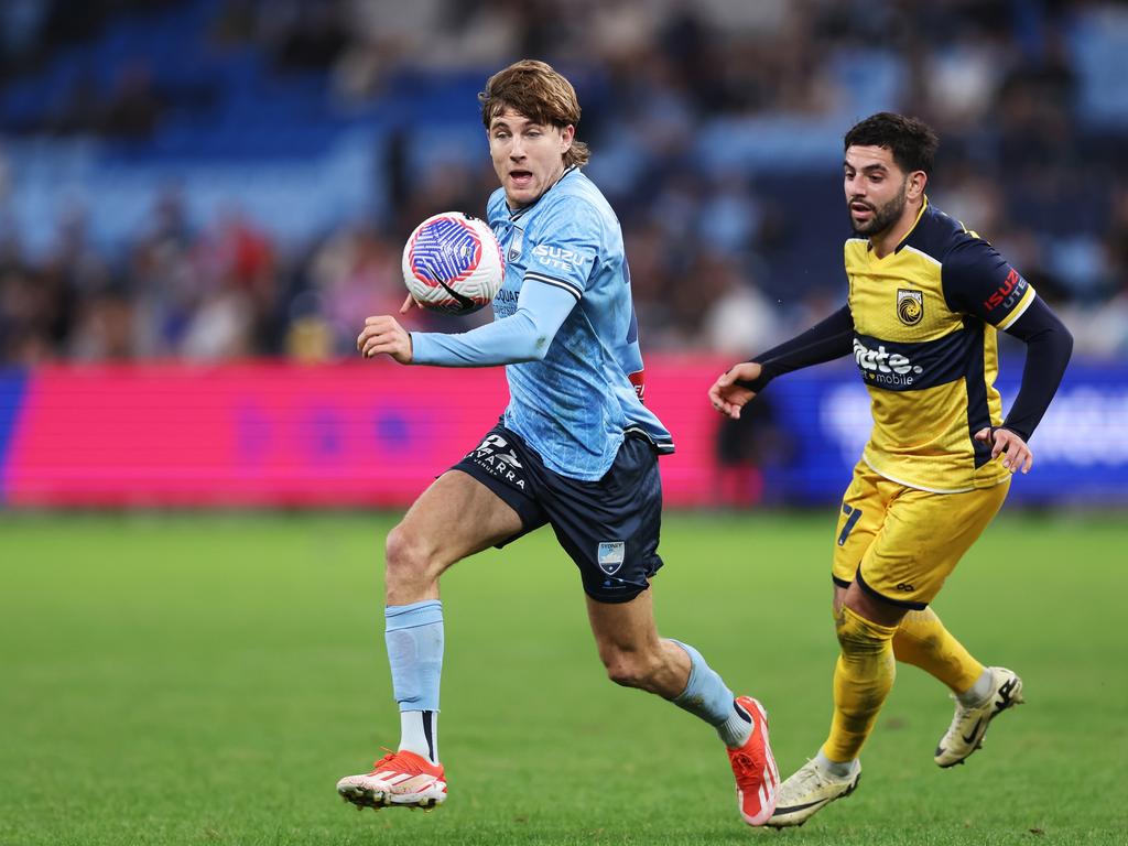 Max Burgess controls the ball for Sydney FC. Picture: Getty Images