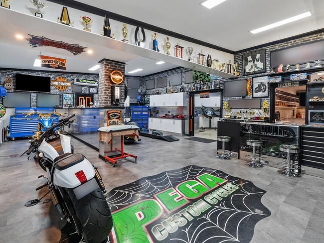 $250k man cave: Inside Aus’ ultimate tradie dream home