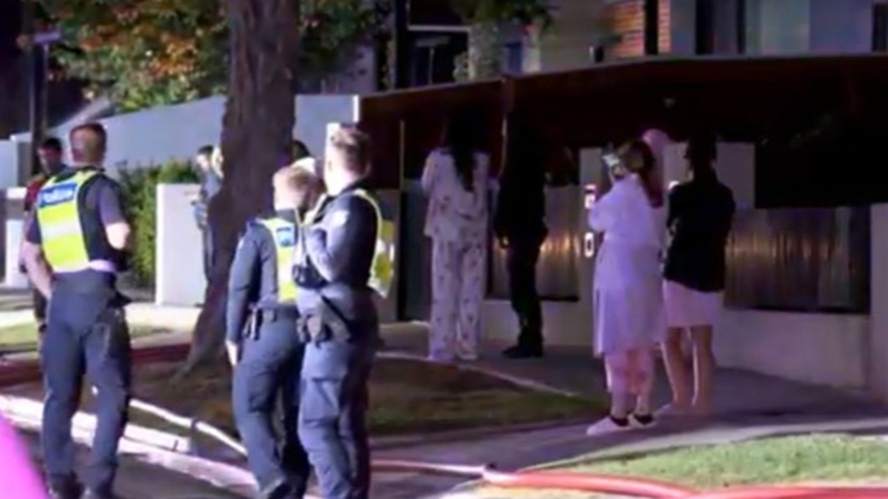 Woman jumps off balcony to escape Bentleigh East blaze