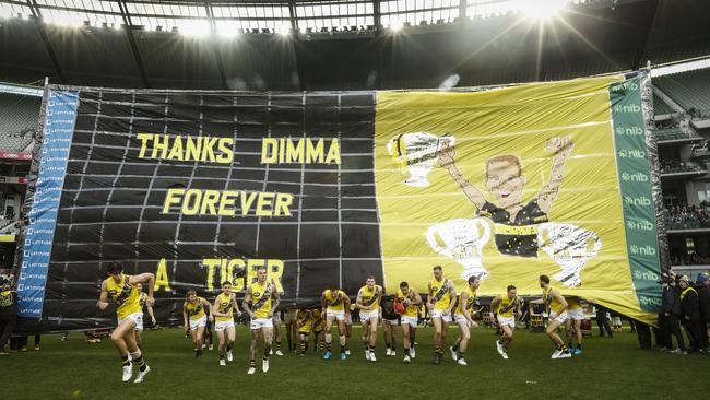 The Richmond cheer squad’s tribute to Damien Hardwick. Picture: Darrian Traynor/AFL Photos/via Getty Images