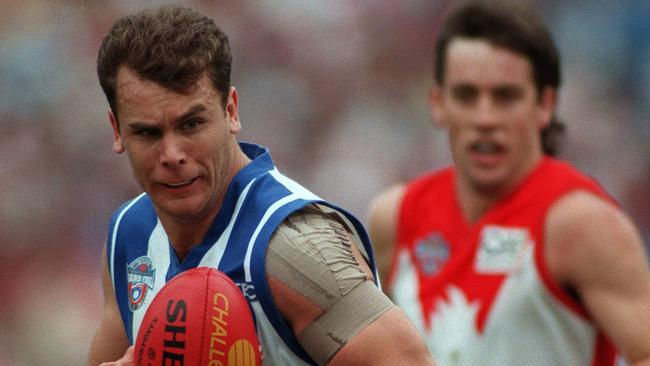 North Melbourne paid Sydney $10,000 for Wayne Carey. 