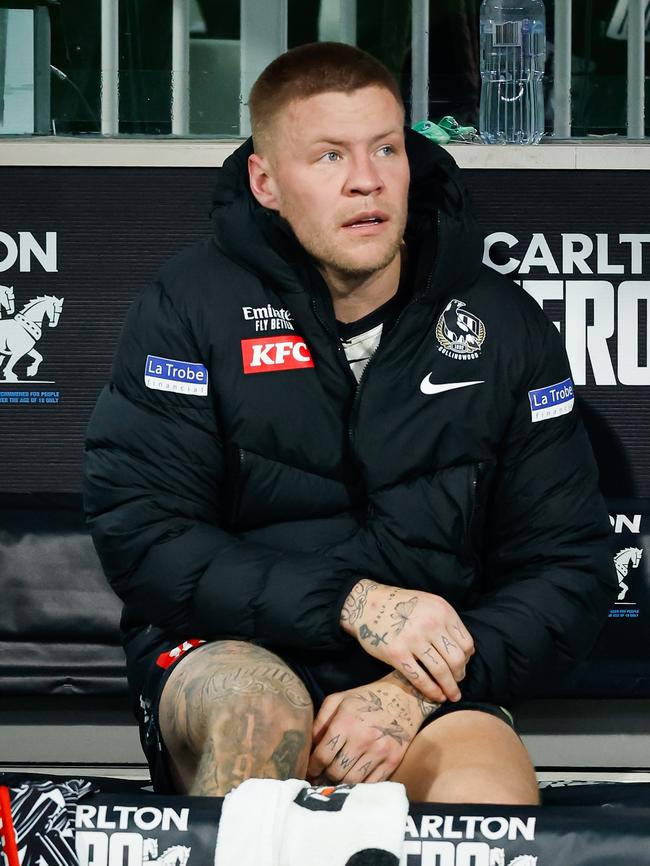 De Goey after being subbed out of a game due to injury last year. Picture: Dylan Burns/AFL Photos via Getty Images