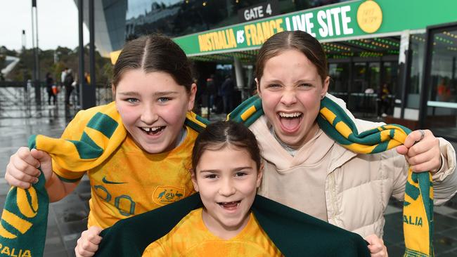 MELBOURNE, AUSTRALIA - NewsWire Photos, AUGUST 12, 2023. Matlidas fans arrive early at Rod Laver Arena to watch the free broadcast of the FIFA WomenÃs World Cup 2023Âª quarter-final showdown against France on the big screen. (L-R) Isabella Weekes (12), Lucia Weekes (7) and Milla Todd (12). Picture: NCA NewsWire / Josie Hayden