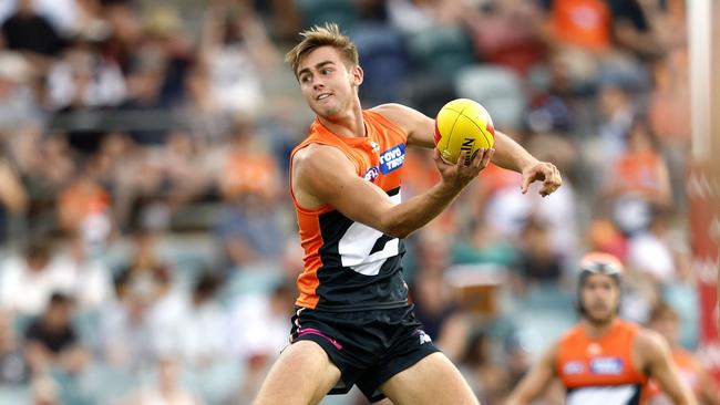 Giants James Leake handballs during the AFL Community Series pre-season match between the GWS Giants and Carlton Blues at Manuka Oval, Canberra on February 28, 2025.  Photo by Phil Hillyard (Image Supplied for Editorial Use only - **NO ON SALES** - Â©Phil Hillyard )