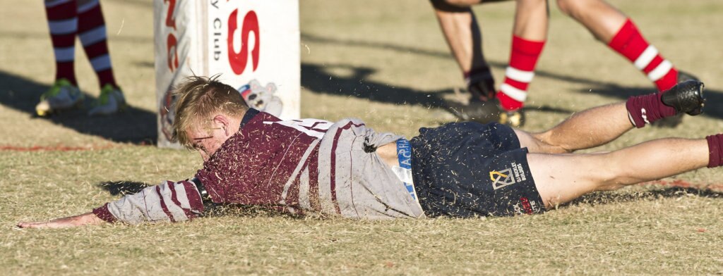 Declan Wheeler scores a try for Bears. Picture: Nev Madsen