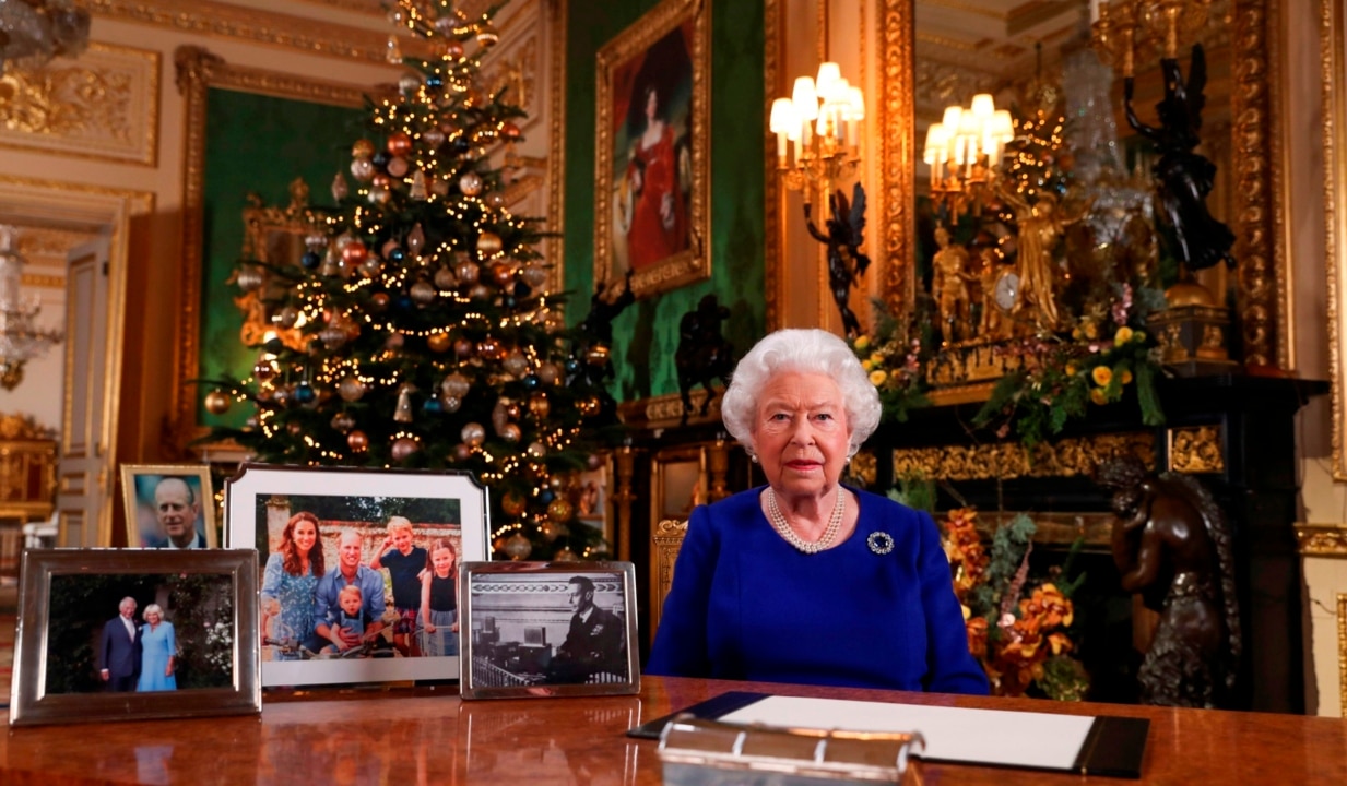 Queen to break tradition and spend Christmas at Windsor castle