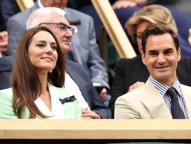 LONDON, ENGLAND - JULY 04: (L-R) Catherine, Princess of Wales and former Wimbledon Champion Roger Federer of Switzerland interact in the Royal Box prior to the Women's Singles first round match between Shelby Rogers of United States and Elena Rybakina of Kazakhstan during day two of The Championships Wimbledon 2023 at All England Lawn Tennis and Croquet Club on July 04, 2023 in London, England. (Photo by Clive Brunskill/Getty Images)