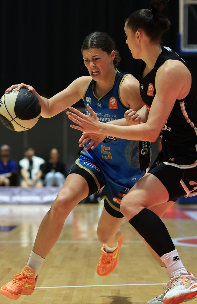 Jade Melbourne drives to the basket during the WNBL match between Sydney Flames and UC Capitals at Quay Centre, on November 15, 2023, in Sydney, Australia. (Photo by Mark Evans/Getty Images)