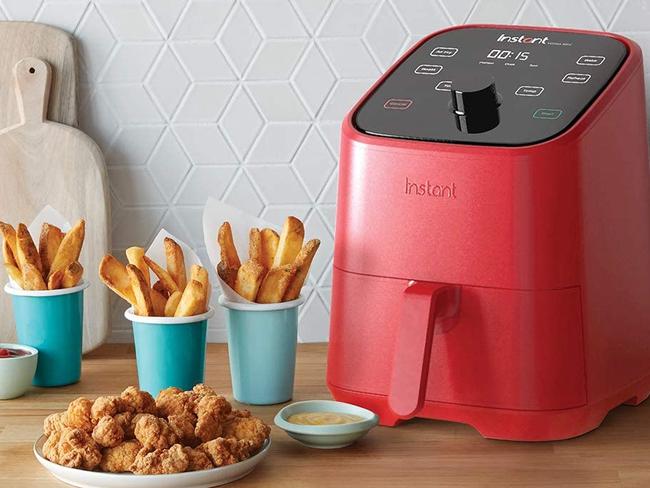 A miniature version of the classic, internet-adored Instant Pot Air Fryer is now on sale. Image: Amazon Australia.