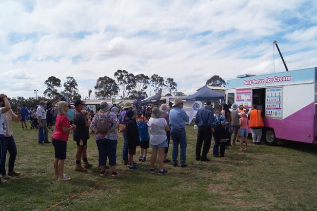 Crowds lining up for ice-cream at Queensland Heritage Rally.