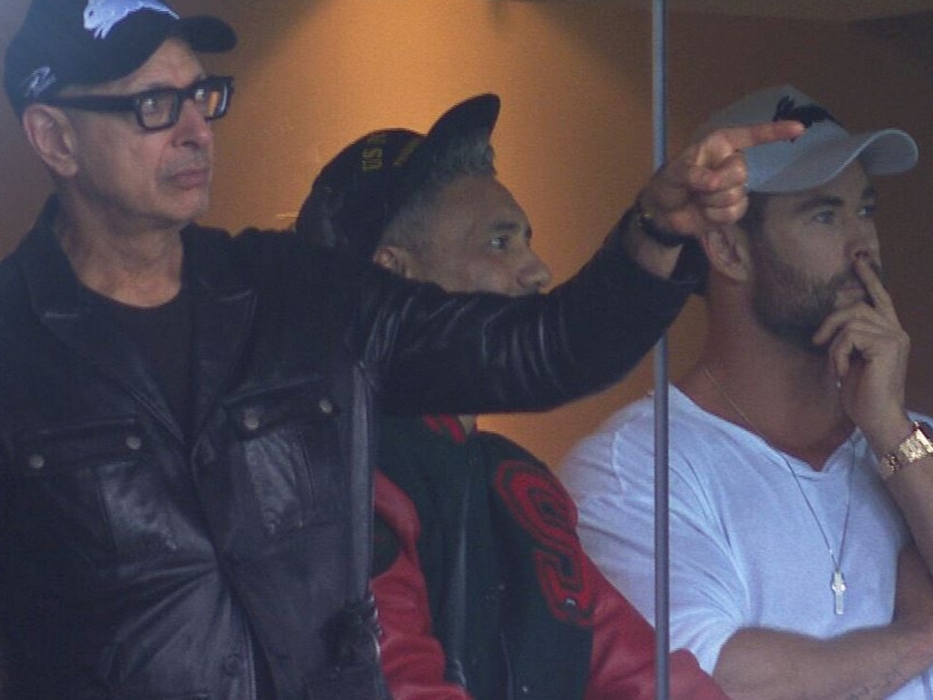 Chris Hemsworth, Taika Waititi and Jeff Goldblum at the footy. Image: Twitter/@wwos