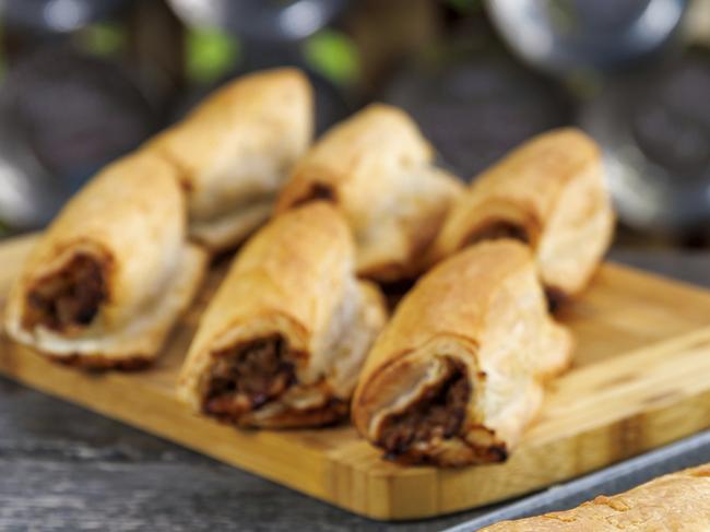 A small bakery in Sydney has taken out a coveted award after transforming the classic finger bun into a mouth-watering gourmet treat that has Aussies lining up.