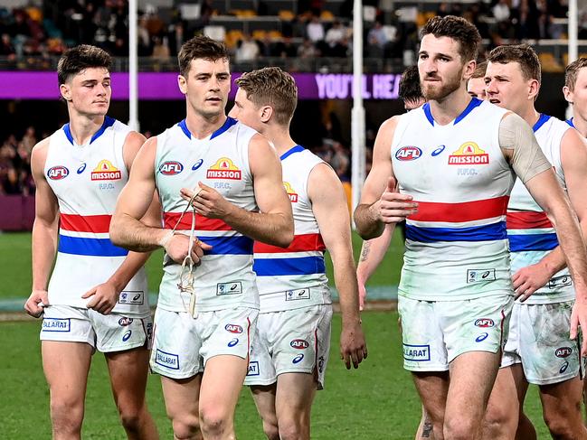 BRISBANE, AUSTRALIA - JUNE 30: The Bulldogs players look dejected after losing the round 16 AFL match between the Brisbane Lions and the Western Bulldogs at The Gabba on June 30, 2022 in Brisbane, Australia. (Photo by Bradley Kanaris/Getty Images)